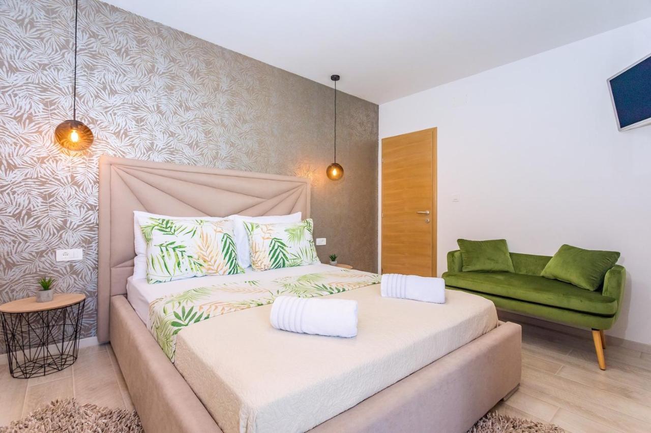 Villa Matan - Only 200M From The Sandy Beaches, Private 28M2 Pool Omiš Δωμάτιο φωτογραφία