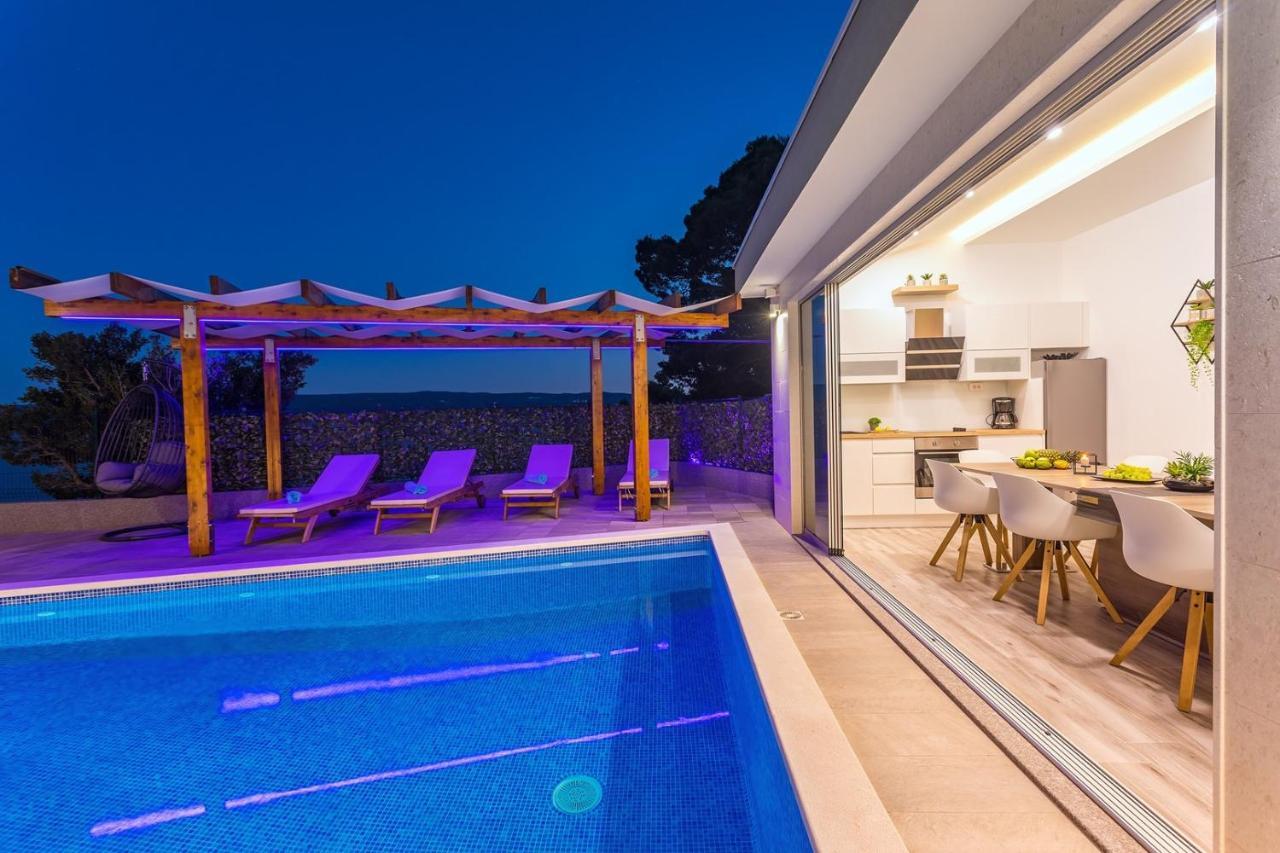 Villa Matan - Only 200M From The Sandy Beaches, Private 28M2 Pool Omiš Δωμάτιο φωτογραφία
